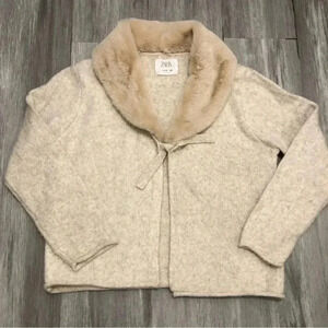 Zara Kids beige knit sweater cardigan with attached faux fur collar‎ size 13-14